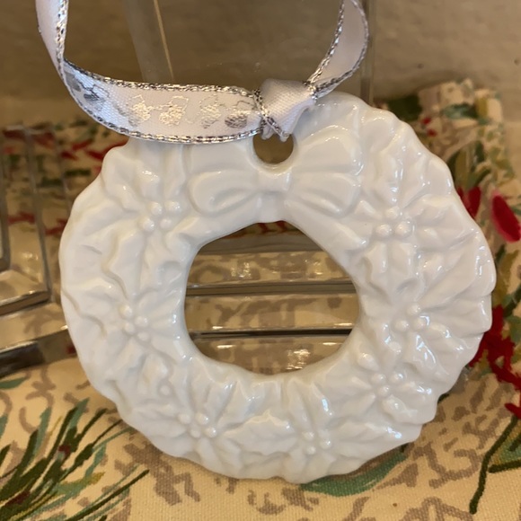 Lot of 3 white ceramic Made in Japan Christmas Tree ornaments - Picture 5 of 6